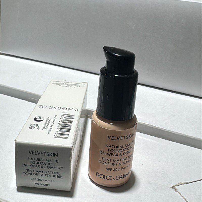 Dolce & Gabbana Velvet Skin Foundation كريم أساس تستر بدرجة 95 Ivory – 15 مل