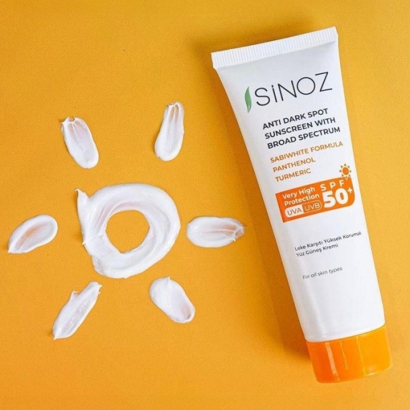 SINOZ SUNSCREEN SENSITIVE SPF50 50 ml - كريم سينوز المضاد للبقع الداكنة بعامل حماية من الشمس SPF 50 + (50 مل)