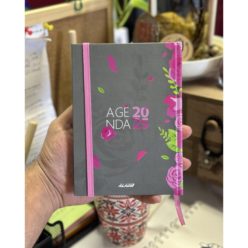 اجنده 2025 من اديب بنصميم ورد جوري لون زهري وسكني مقاس 12*17