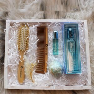 باكيج عطر colour me sky 100 ml +عطر نبض colour me sky 10 ml+مشط خشبي كلاسيكي boreal إيطالي+مشط خشبي مستطيل boreal إيطالي+كرة فوارة للاستحمام