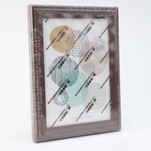 برواز إطار خشبي لون بني مزخرف حجم 17.8×12.7 سم