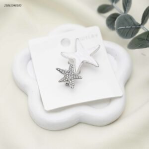 بروش أنيق مزين بالزركون لون فضي