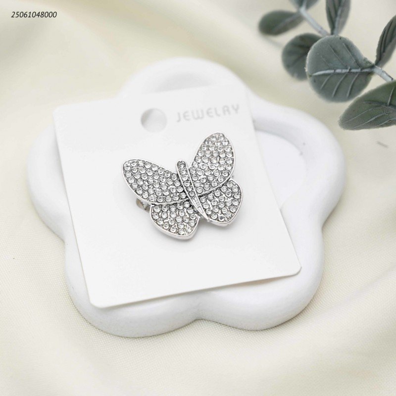 بروش أنيق مزين بالزركون لون فضي