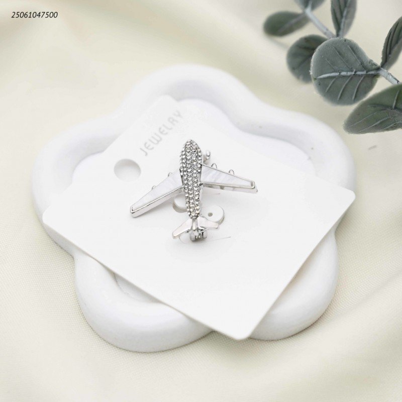 بروش شكل طيارة مع زركون و صدف لون فضي