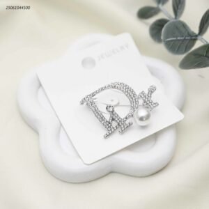 بروش شكل ماركة مع زركون لون فضي