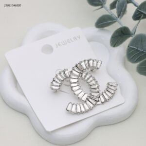 بروش شكل ماركة مع زركون لون فضي