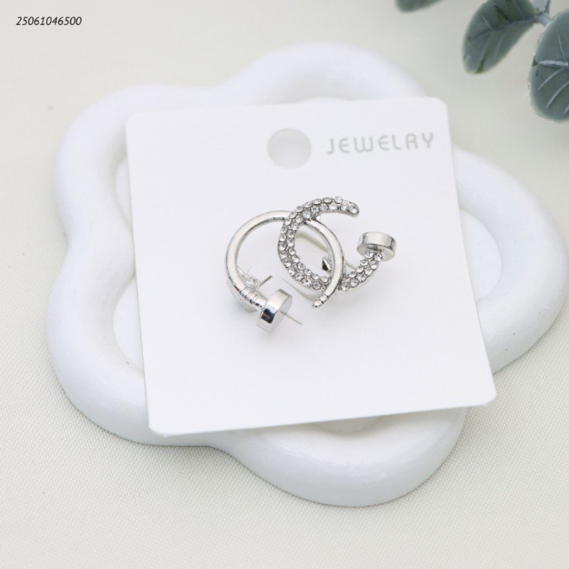 بروش شكل ماركة مع زركون لون فضي