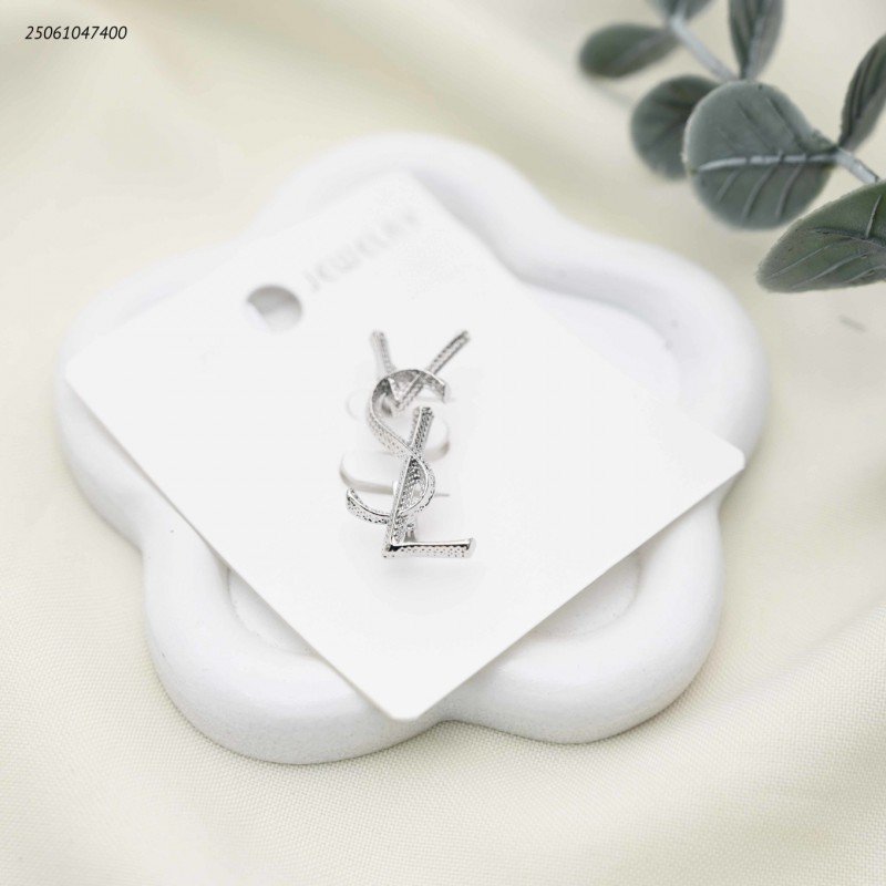 بروش شكل ماركة مع زركون لون فضي