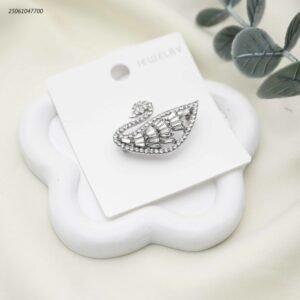 بروش شكل ماركة مع زركون لون فضي