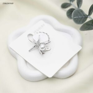 بروش شكل نجمة بحر مع لؤلؤ و زركون لون فضي