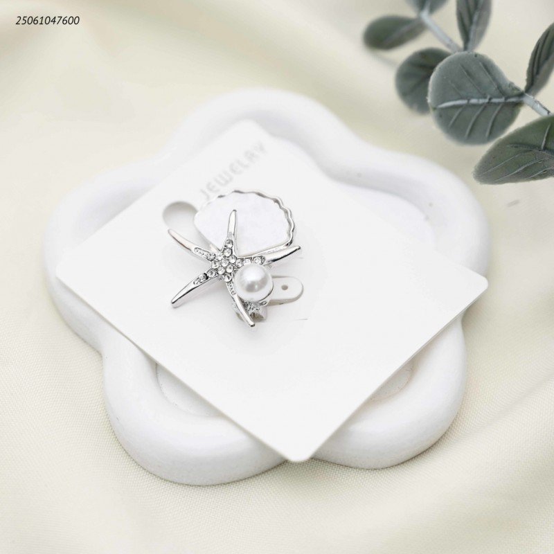 بروش شكل نجمة بحر مع لؤلؤ و زركون لون فضي