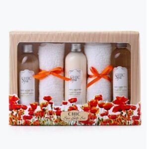 بكج (جل تقشير 250 مل + جل الاستحمام 250 شيقل +لوشن للجسم 250 مل)برائحة فانيليا وباتشولي chic spa