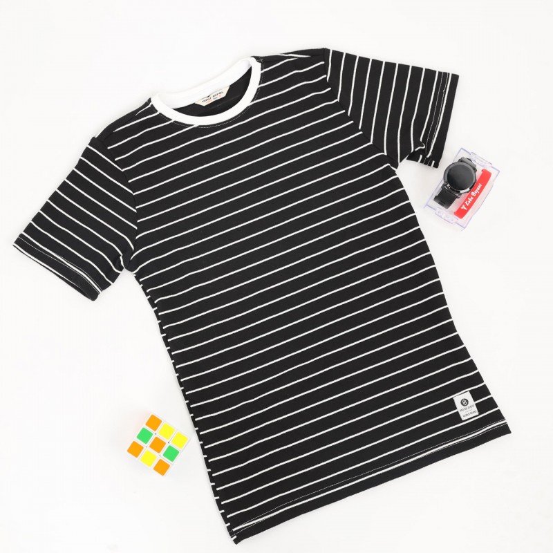 بلوزة بأكمام قصيرة لون مخطط ابيض - Image 2