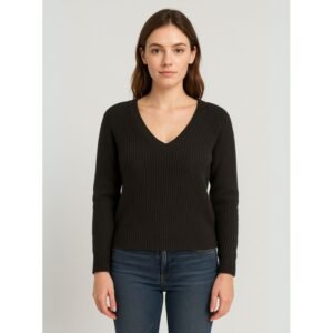 بلوزة صوف للنساء لون أسود