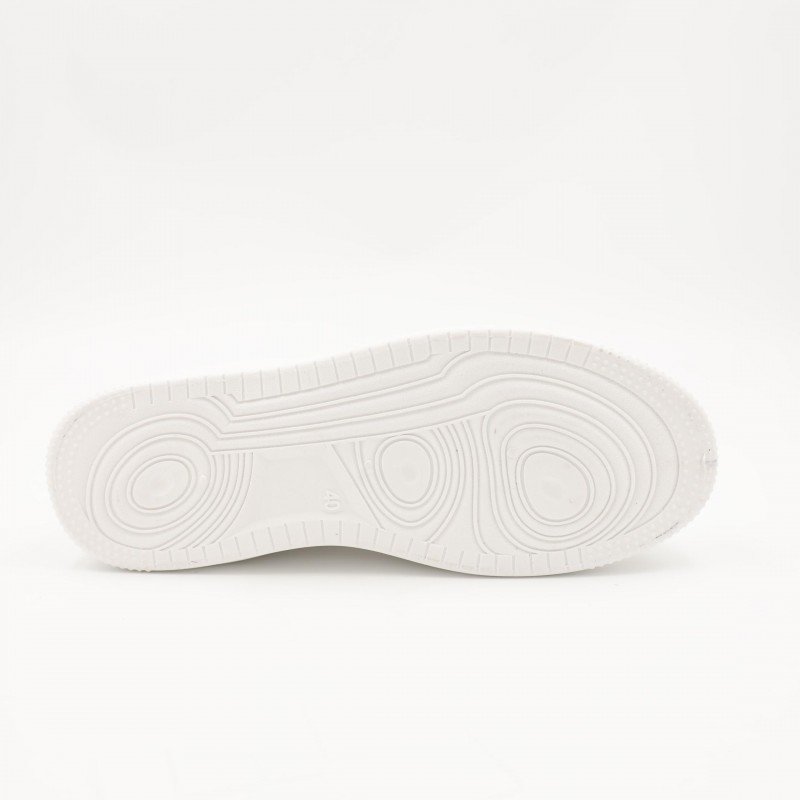 بوت رياضي ولادي للأطفال لون أبيض وأسود