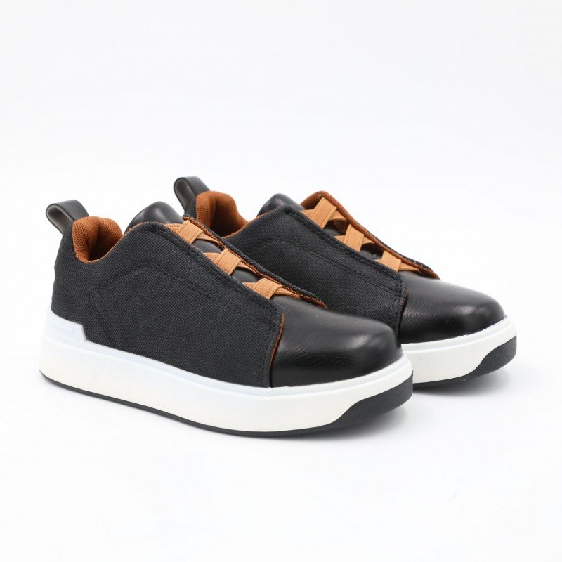 بوت سبورت ولادي بدون رباط لون أسود