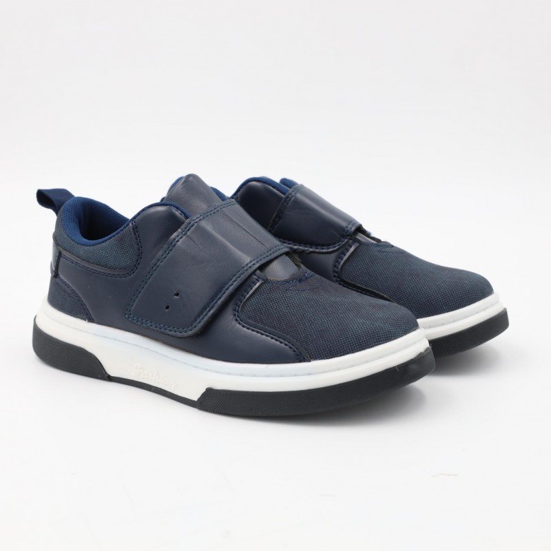 بوت سبورت ولادي بشريط لاصق لون كحلي وأبيض