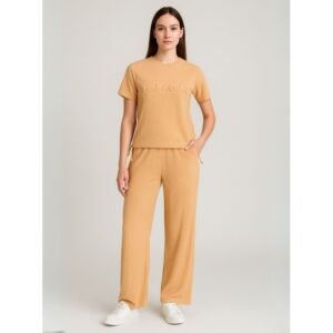 بيجامة للنساء لون بيج