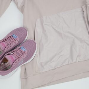 ترينج هودي طويلة مع بنطال لون بيج