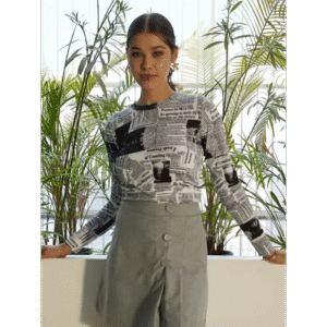 تيشيرت بأكمام طويلة بتصميم الاخبار للنساء