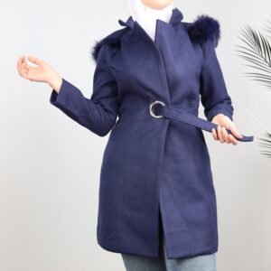 جاكيت شتوي جوخ مع طاقية فرو للنساء لون كحلي