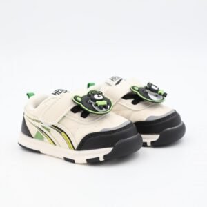 حذاء أطفال بلاصق بتصميم دبدوب لون أسود وأبيض