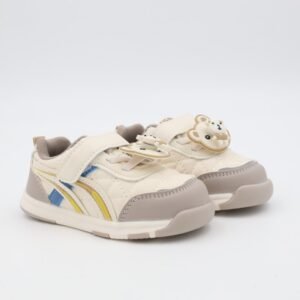 حذاء برباط للأطفال بتصميم دبدوب لون كاكي و أبيض