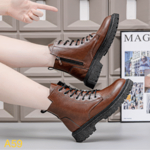 حذاء بسطار للنساء لون بني