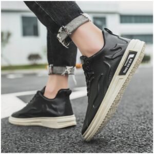 حذاء جلد كاجوال للرجال لون أسود ونعل بيج