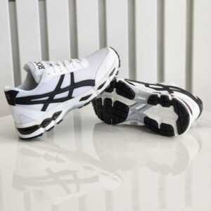 حذاء رياضي للرجال لون أبيض ونعل أبيض