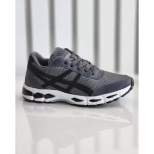 حذاء رياضي للرجال لون رمادي ونعل أبيض