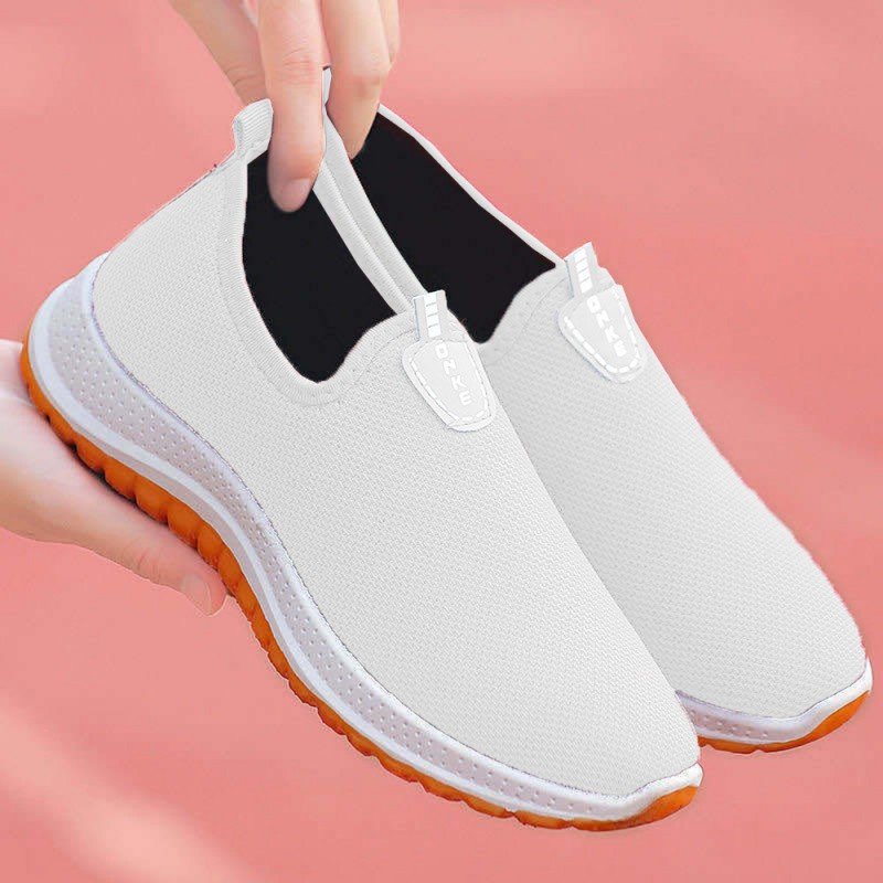 حذاء عملي خفيف أنيق ومريح سليب ان لون ابيض للصبايا و الشباب رقم الموديل 508