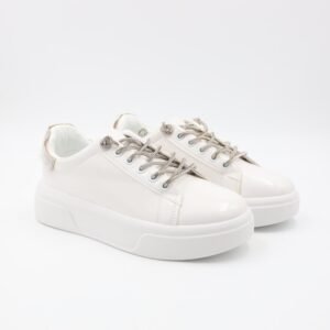 حذاء سبورت للنساء لون أبيض