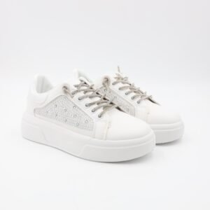 حذاء سبورت للنساء لون أبيض