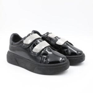 حذاء سبورت للنساء لون أسود