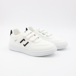 حذاء سبورت ولادي لون أبيض