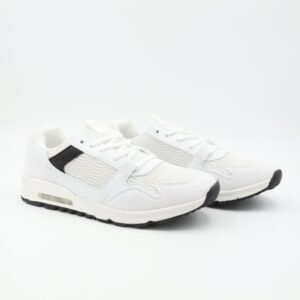 حذاء سبورت ولادي لون أبيض