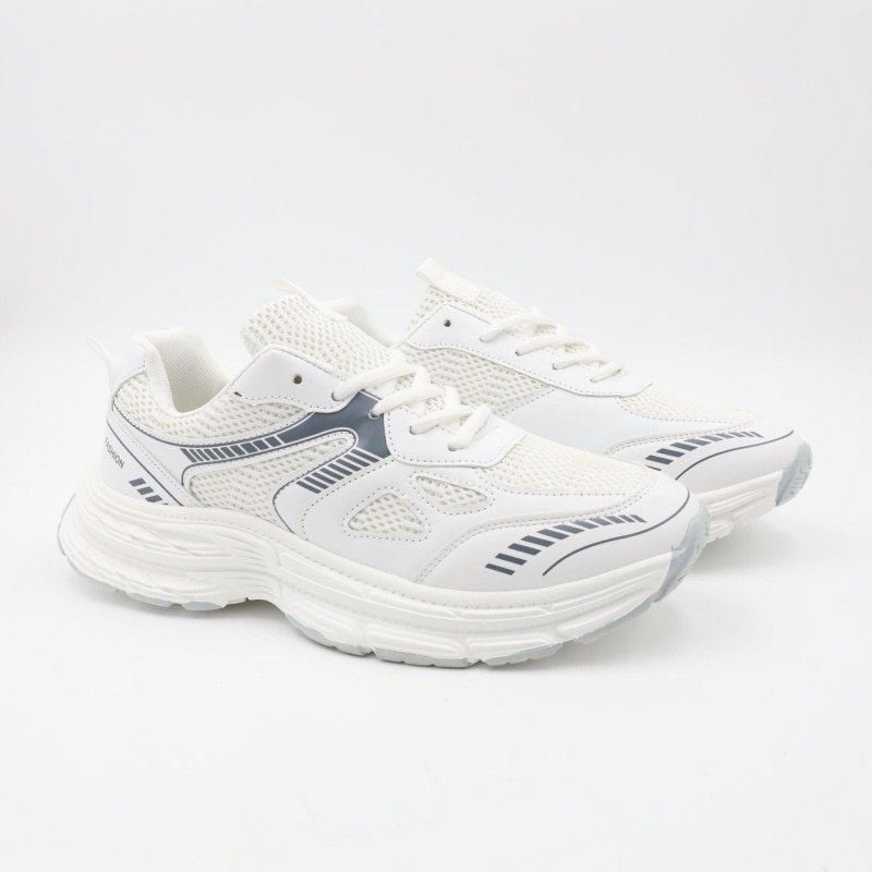 حذاء سبورت ولادي لون أبيض