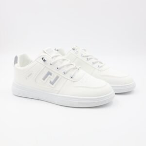 حذاء سبورت ولادي لون أبيض