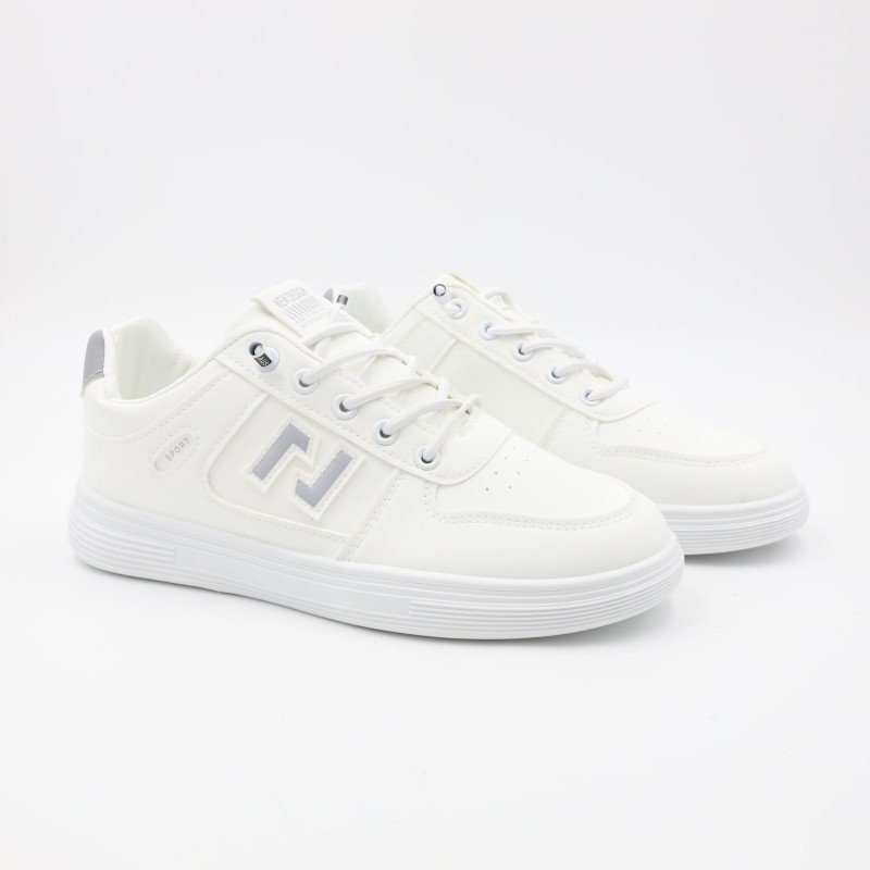 حذاء سبورت ولادي لون أبيض