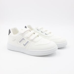 حذاء سبورت ولادي لون أبيض