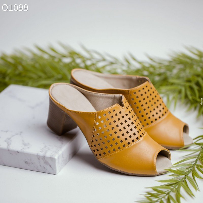 حذاء ستاتي صنـاعة محلية مريح و عملي جلد صناعي جودة عالية