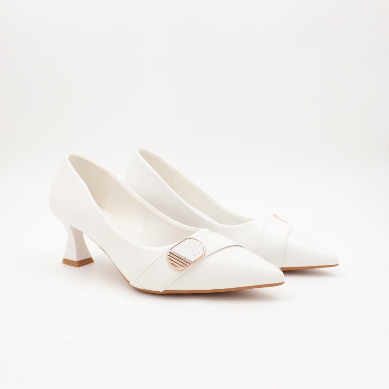 حذاء كعب متوسط رفيع لون ابيض