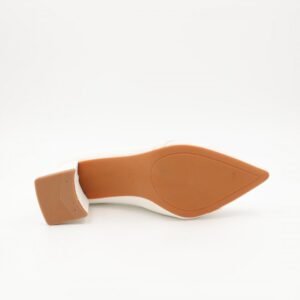 حذاء كعب نسائي أنيق بتصميم كلاسيكي بنقشةلون ابيض