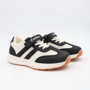 حذاء للأطفال لون أبيض و أسود