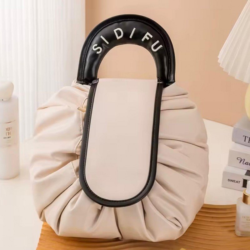 حقيبة لتجميع وفرد مستحضرات التجميل