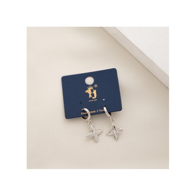 حلق فضي بتصميم وردة LV