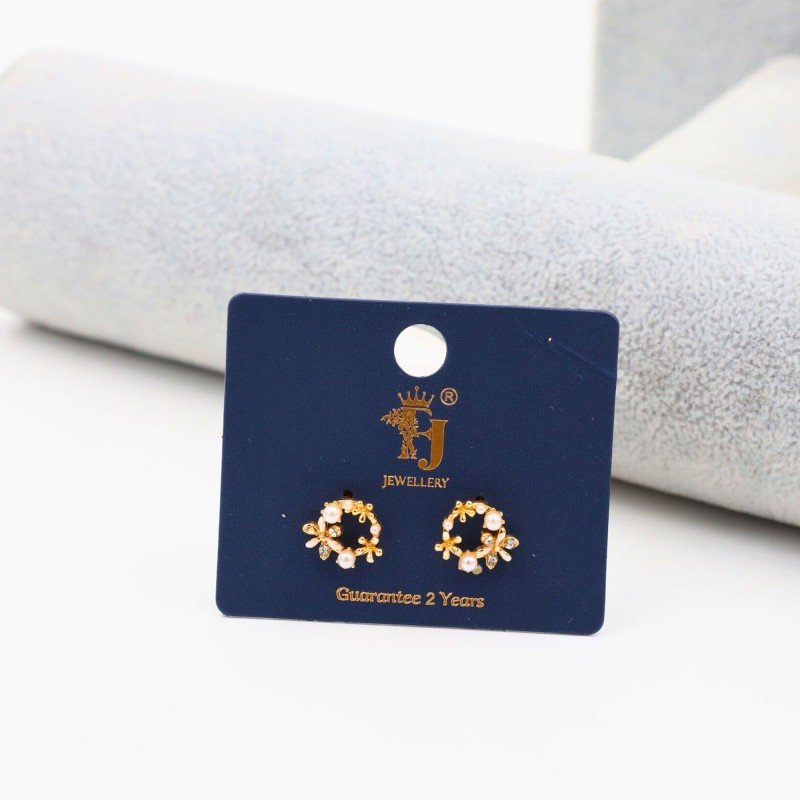 حلق أذن بتصميم زهور مرصعة باللؤلؤ والزركون لون ذهبي