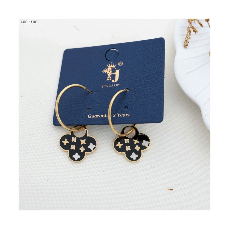 حلق بتصميم حلقة مع وردة لون أسود وذهبي