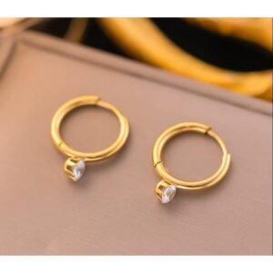 حلق ذهبي بتصميم حجر زركون أبيض